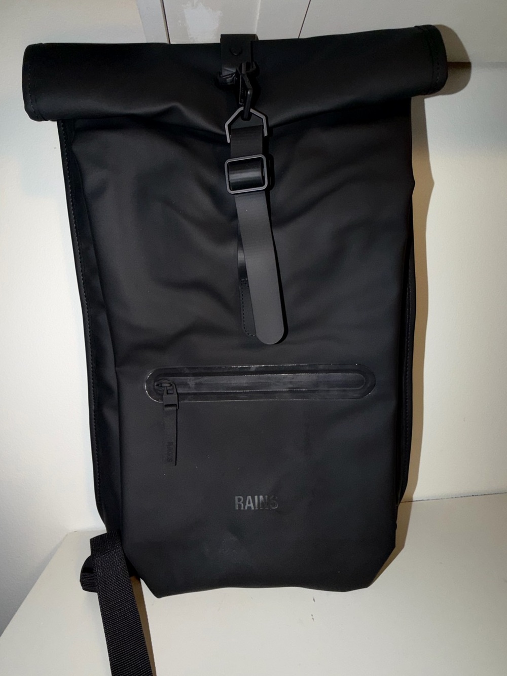 RAINS Black Rolltop Rucksack Backpack Unisex Minimalist Travel Commuter Bag. NWT